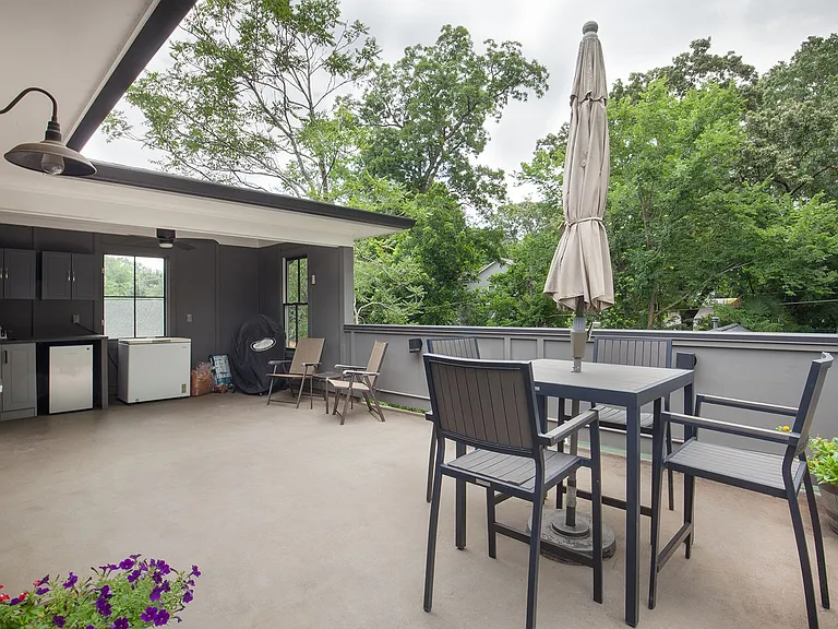 702 Grant Ter SE — Photo 37