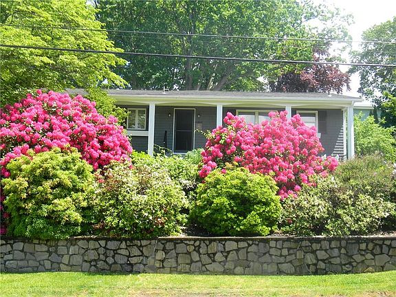 4th image of 90 Quaker Dr