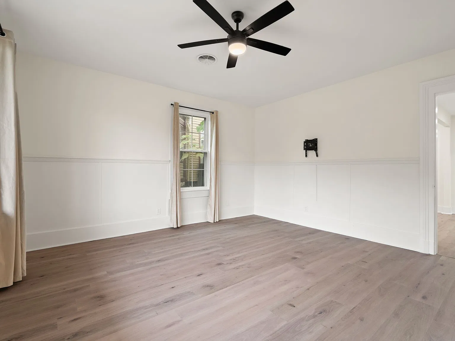 1207 E Spring St — Photo 4