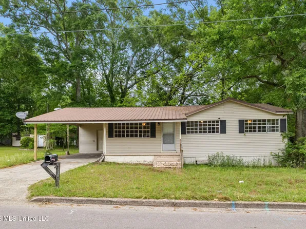 1430 Hendricks St, Columbia, MS 39429