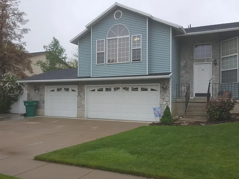 2257 N 1975 E — Photo 1