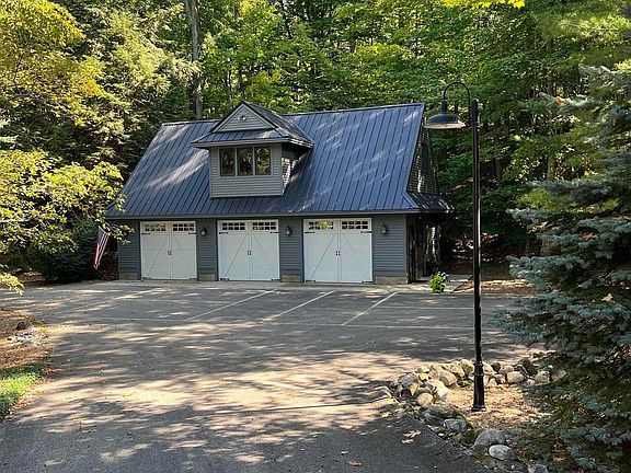3rd image of 1021 Bayview Dr