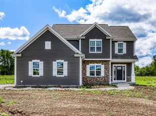 N68W27621 Steepleview Ln, Hartland, WI 53029