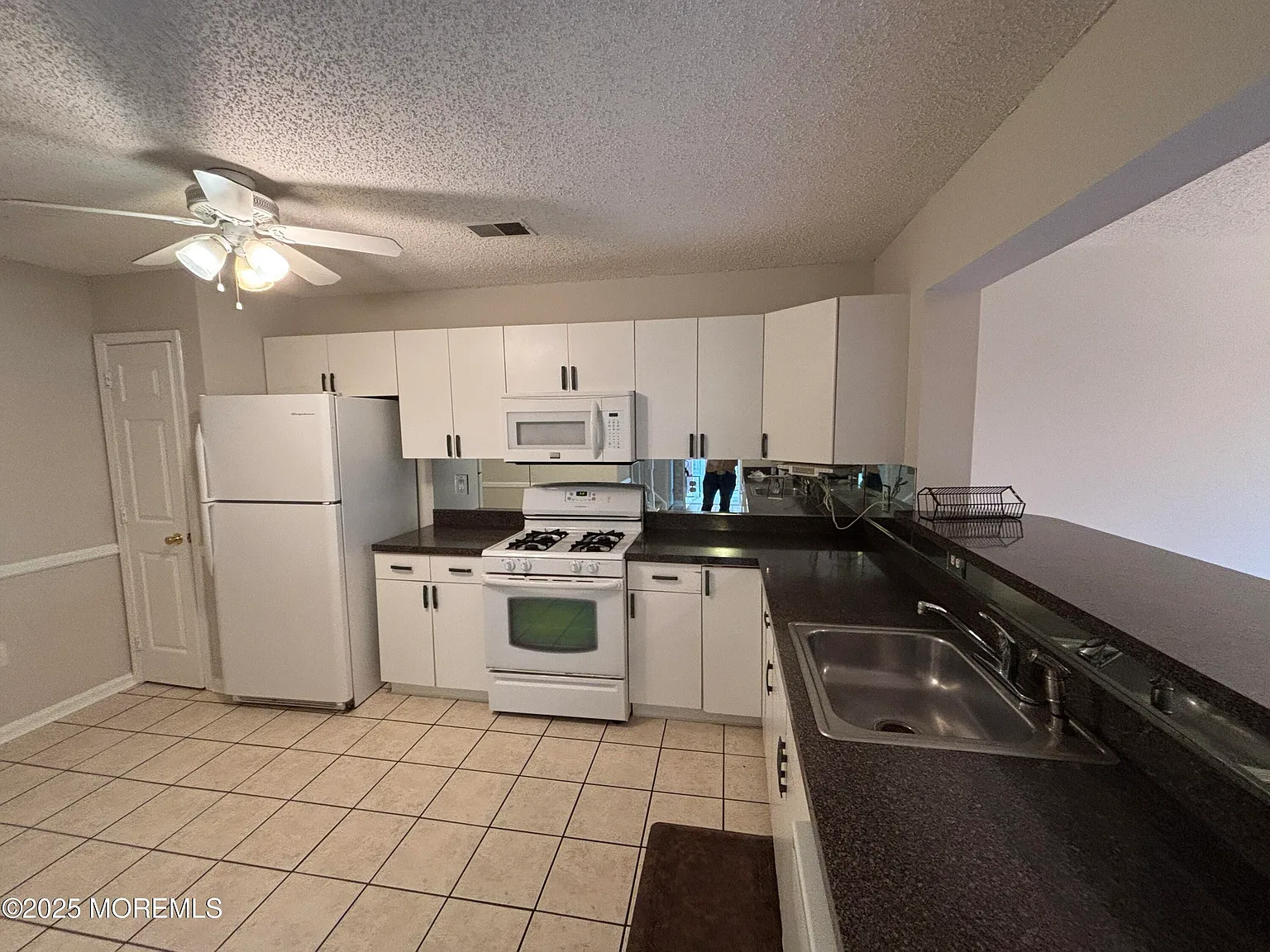 2 bed, 2.5 bath, 1854 sqft, $3,000 — Photo 4