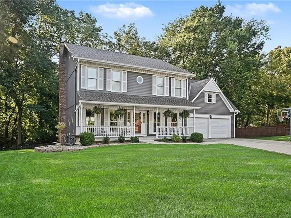 7645 N Lucerne Ct, Kansas City, MO 64151