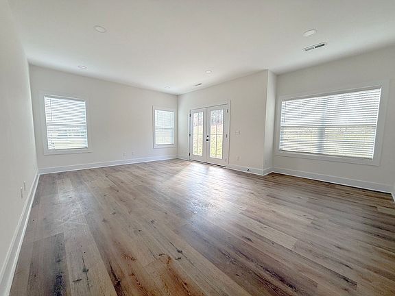 2nd image of 1412 Westbrook Cir