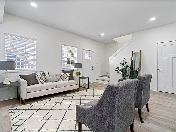 3rd image of 22 E Regent St
