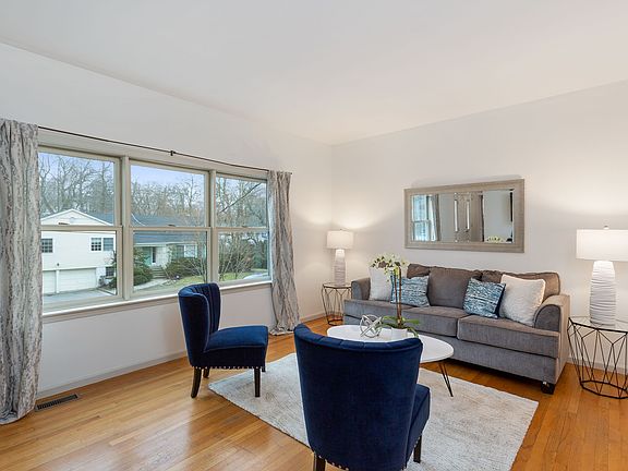 102 Devonshire Rd, Larchmont, NY Interior-11.jpg