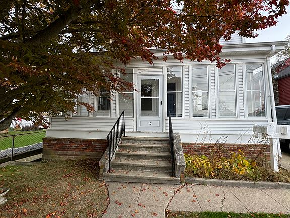3rd image of 14 Doran Ave Unit Apt 1 Apt