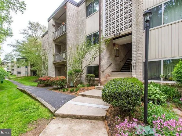 5202 Crossfield Ct #126, Rockville, MD 20852
