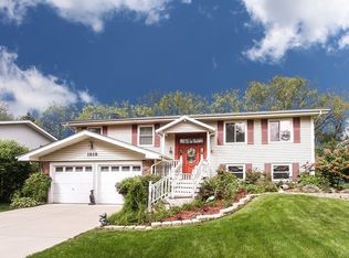 1518 Rosedale Ln, Hoffman Estates, IL 60169