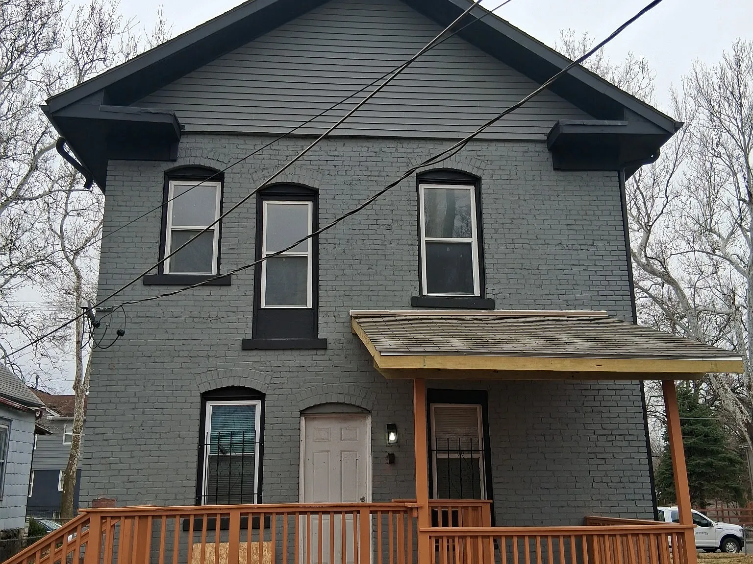 2912 E 33rd St — Photo 2