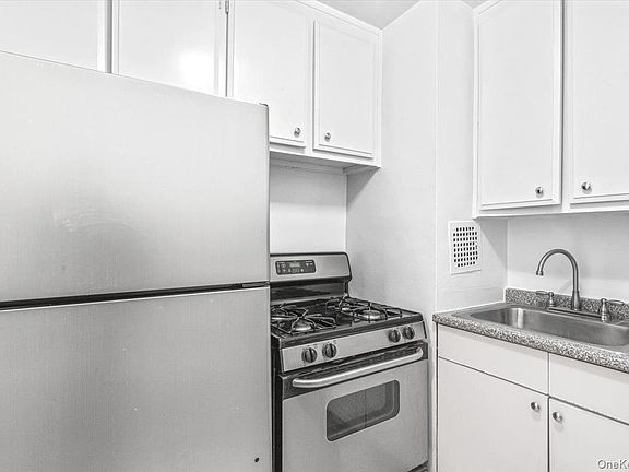 3rd image of 85-15 Main Street #12B
