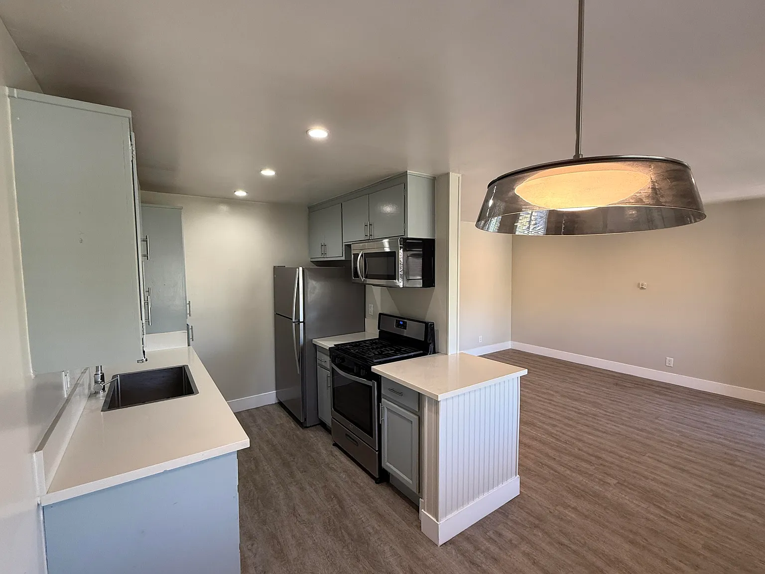 1 bed, 1.0 bath, $2,995 — Photo 2