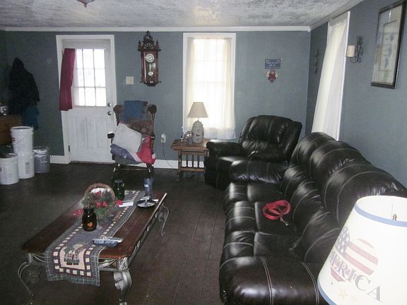 3rd image of 36 Penn St