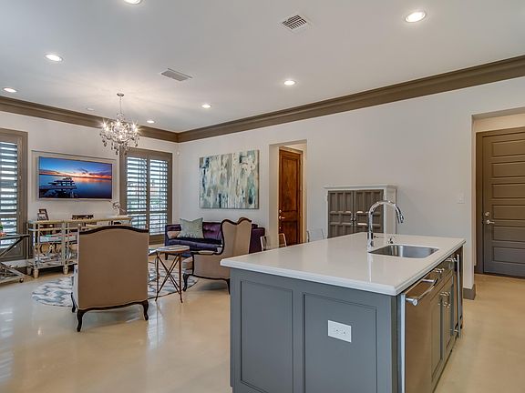 4th image of 516 E Ashby Pl Ste 101