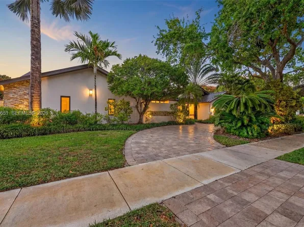 8263 SW 160th St, Palmetto Bay, FL 33157