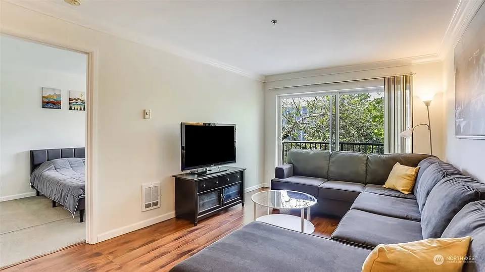 1 bed, 572 sqft, $2,150 — Photo 1