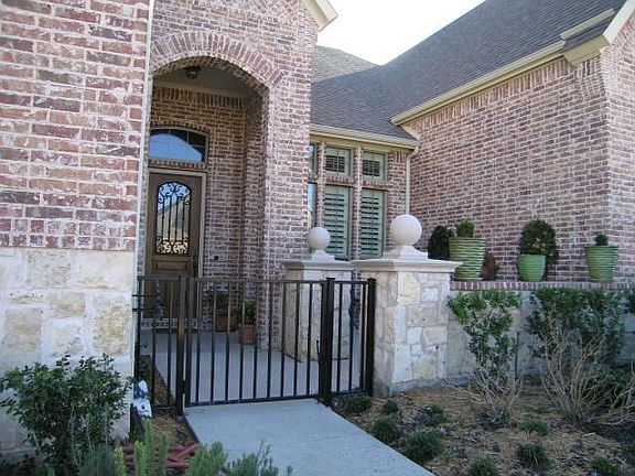 2nd image of 2412 Lilyfield Dr