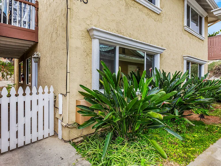 216 Guajome St #A — Photo 8