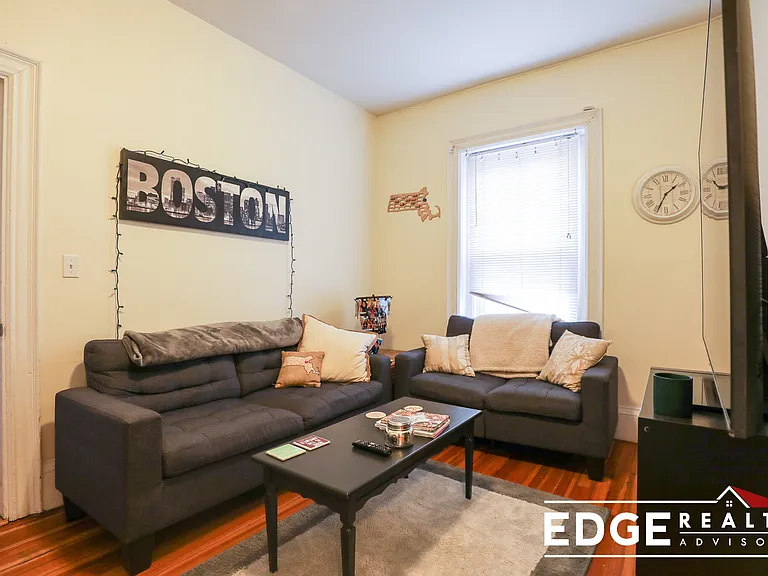 12 Sutherland Rd #1 — Photo 7