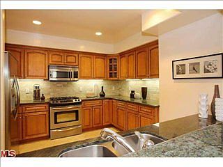 5th image of 11540 Moorpark St Unit 404