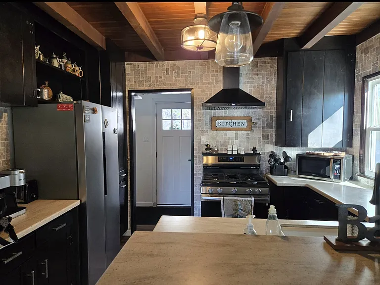 520 Emerald Dr — Photo 4