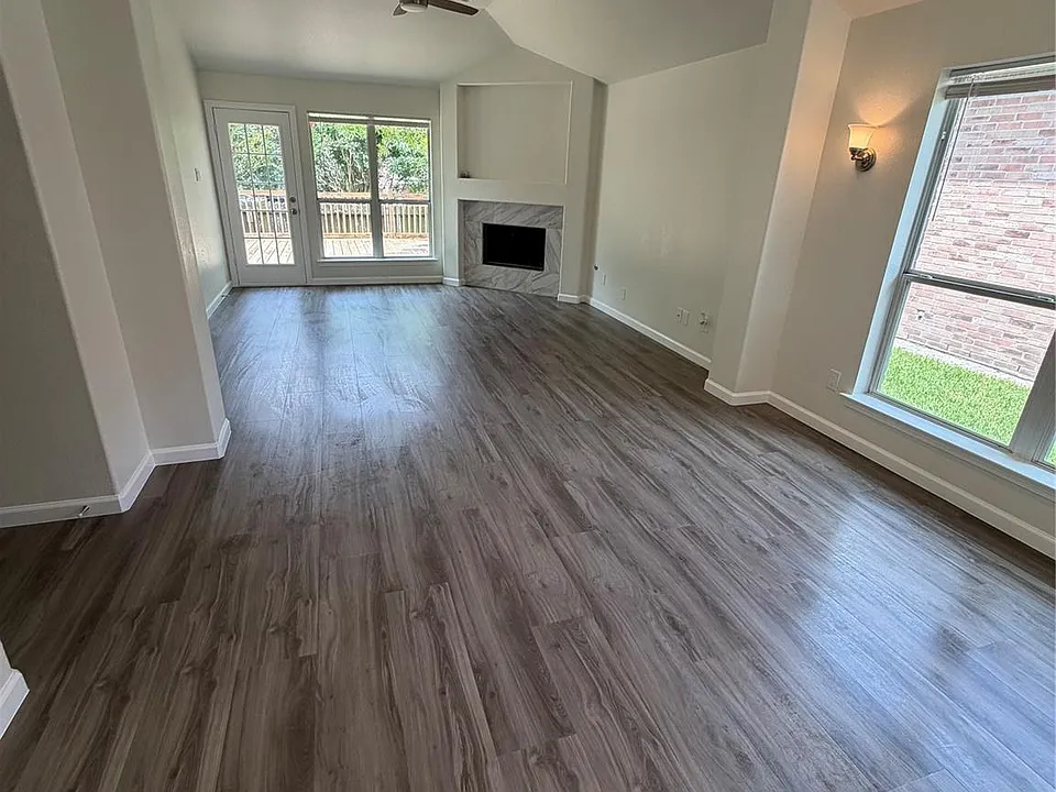 2205 Highland Crossing Dr