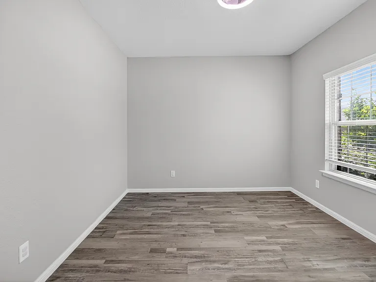 5913 Pensby Dr — Photo 36