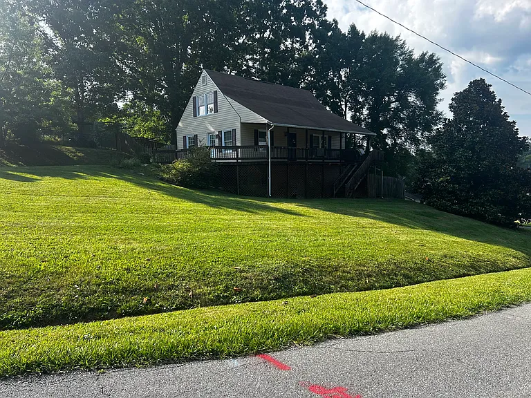 Lyle Ln — Photo 33