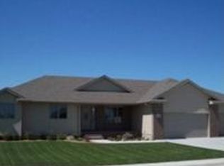 4126 Fleetwood Dr, Grand Island, NE 68803