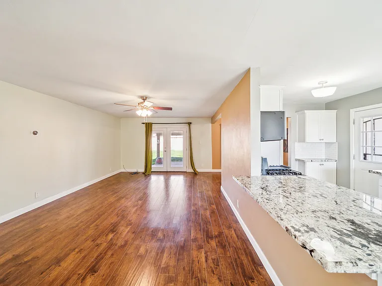 2320 W Whitton Ave — Photo 4