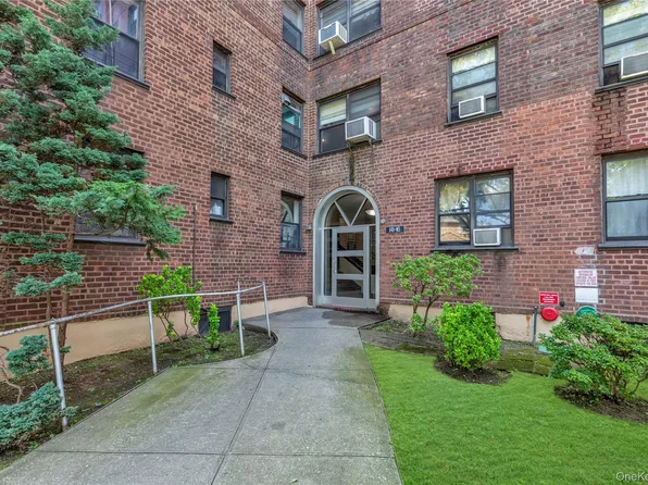 141-16 25th Road #2C, Flushing, NY 11354