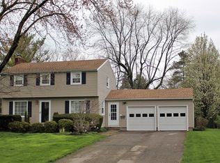 16 Greenvale Dr, Rochester, NY 14618