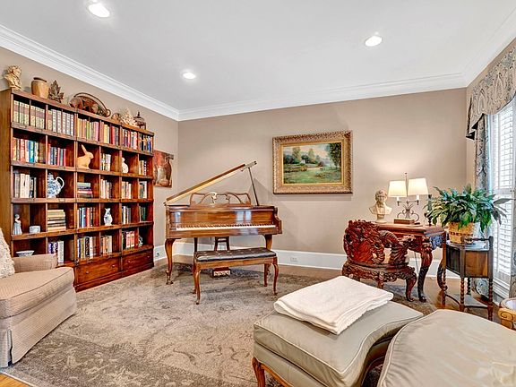 3rd image of 115 Pinecrest Dr