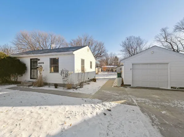 8225 Clinton Ave S, Bloomington, MN 55420