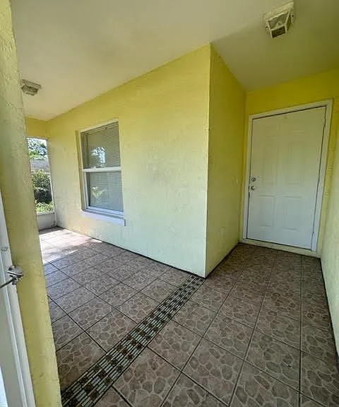 219 13th Pl SW — Photo 2