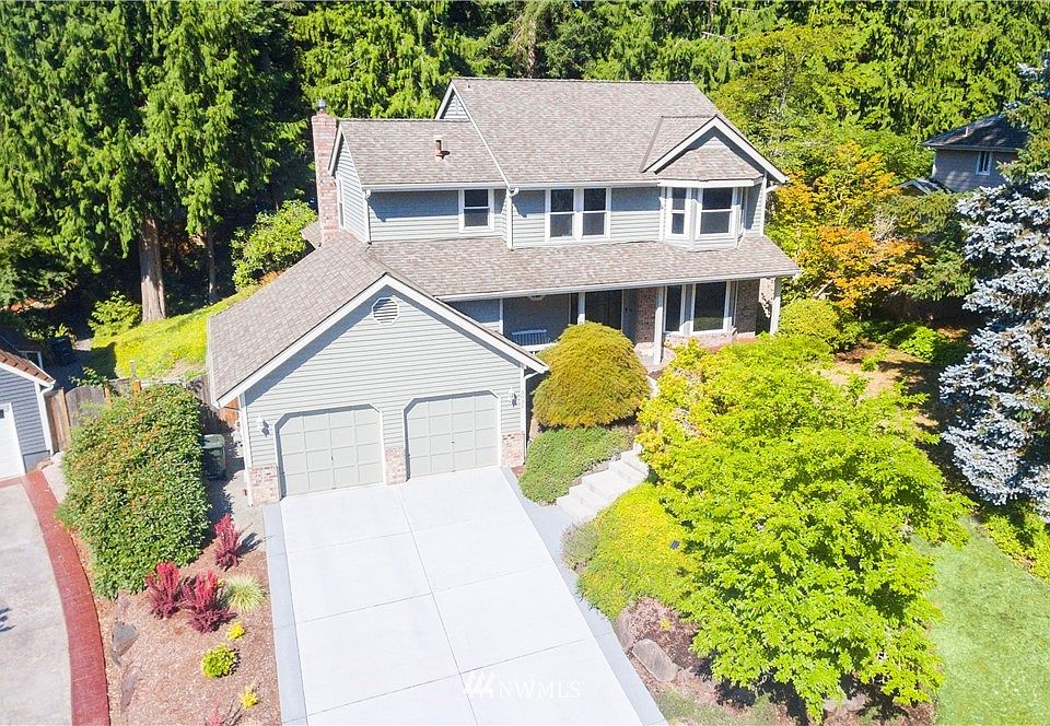 This home has pride of ownership - In good clean condition! Nicely landscaped yards too