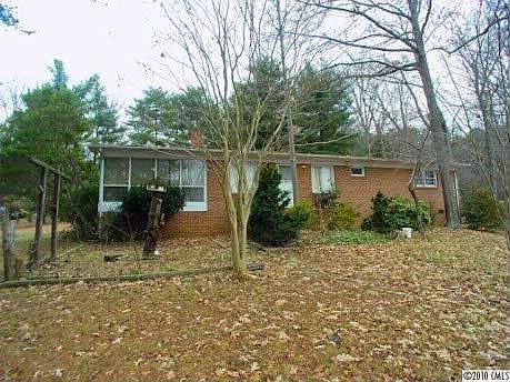2nd image of 4852 Moore St