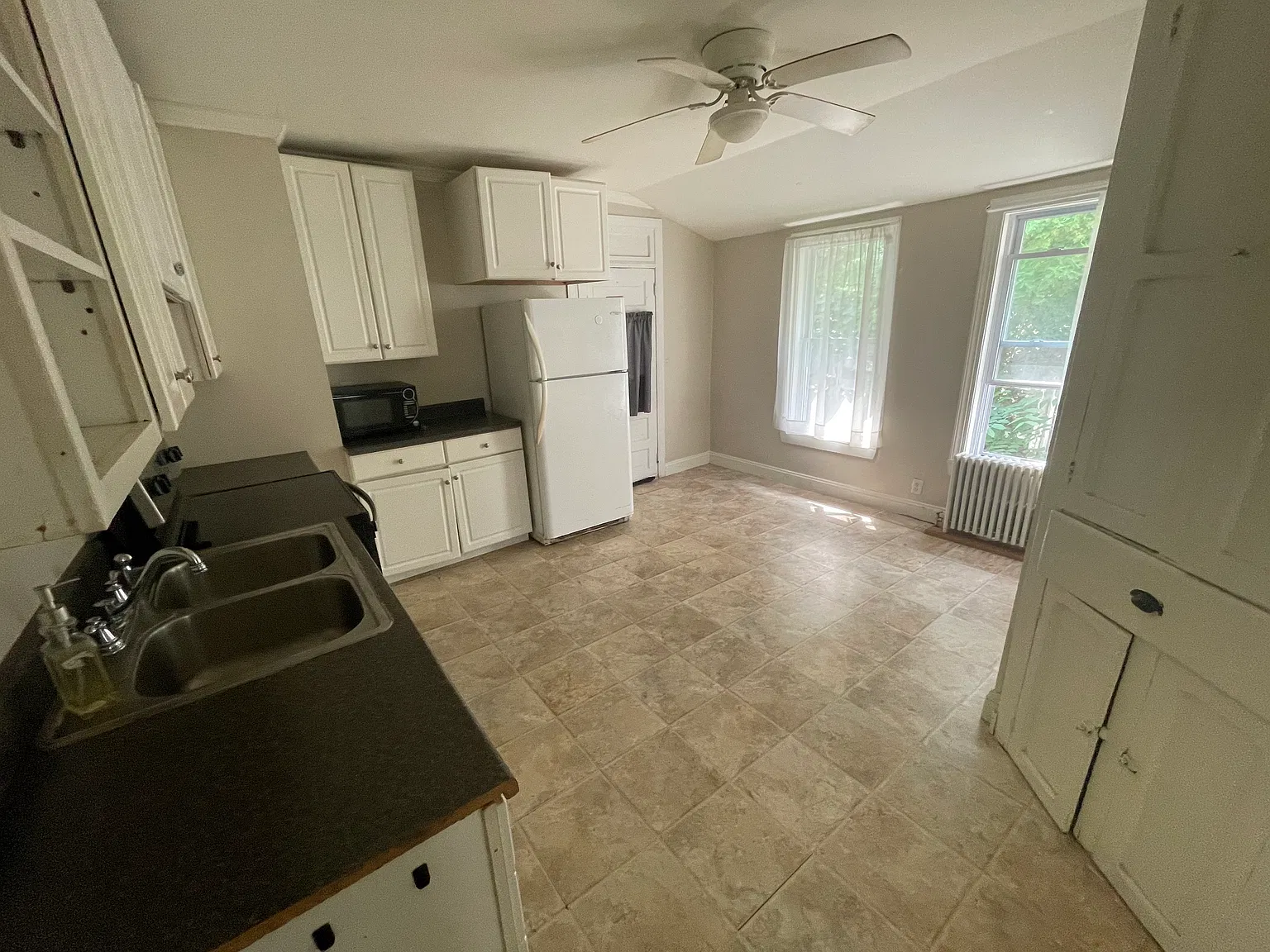 2 bed, 1.5 bath, 1200 sqft, $1,500 — Photo 3