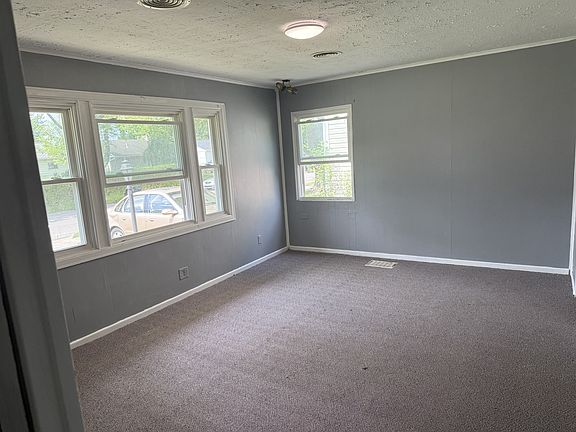3rd image of 1052 Duxberry Ave