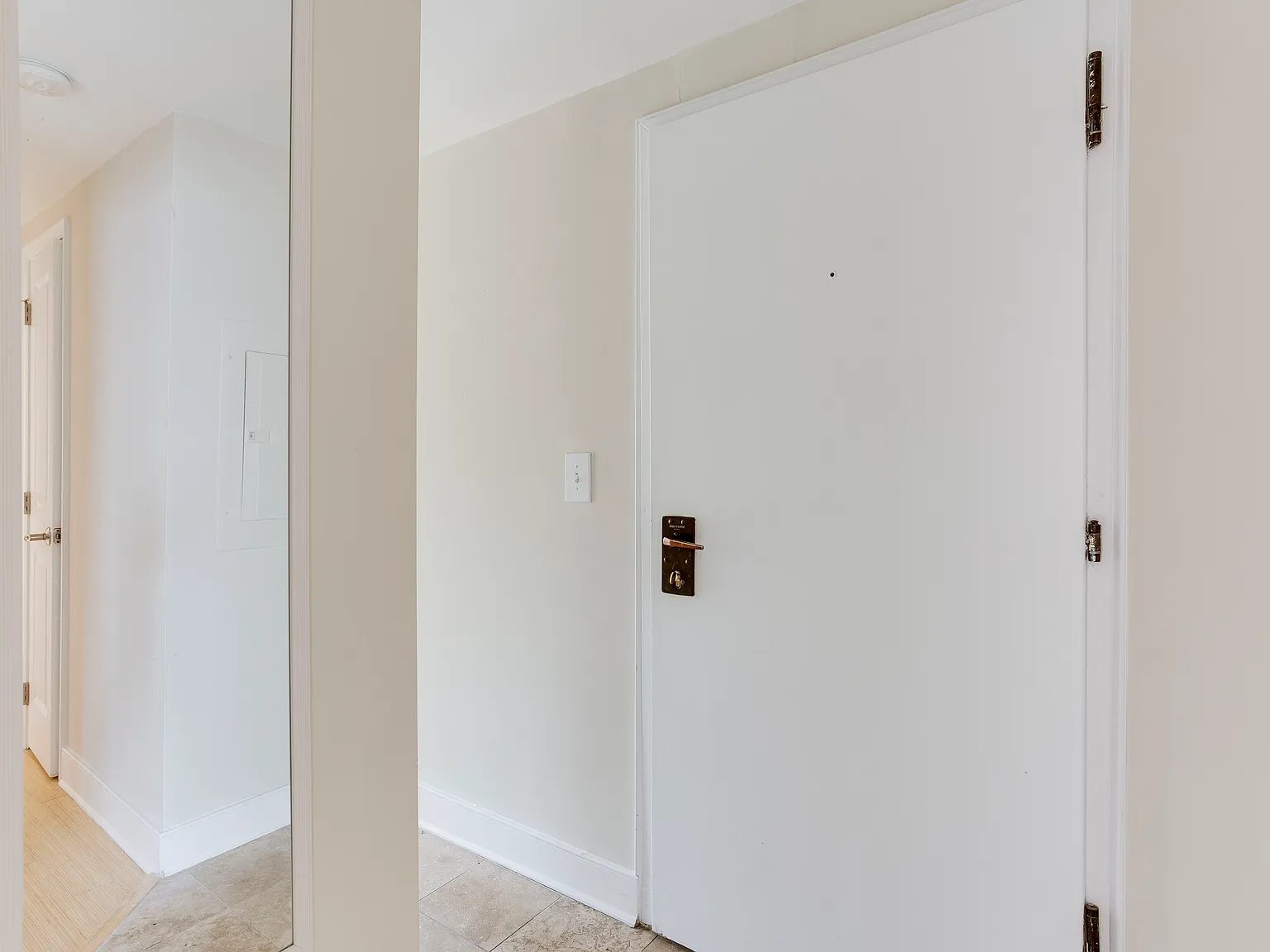 2 bed, 650 sqft, $2,400 — Photo 3