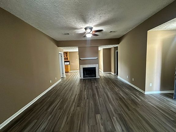 2nd image of 429 Oregon Ct
