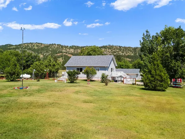 1031 Detroit Ave, Hot Springs, SD 57747