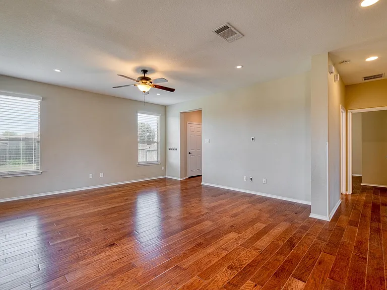 117 Brittany Ln — Photo 9