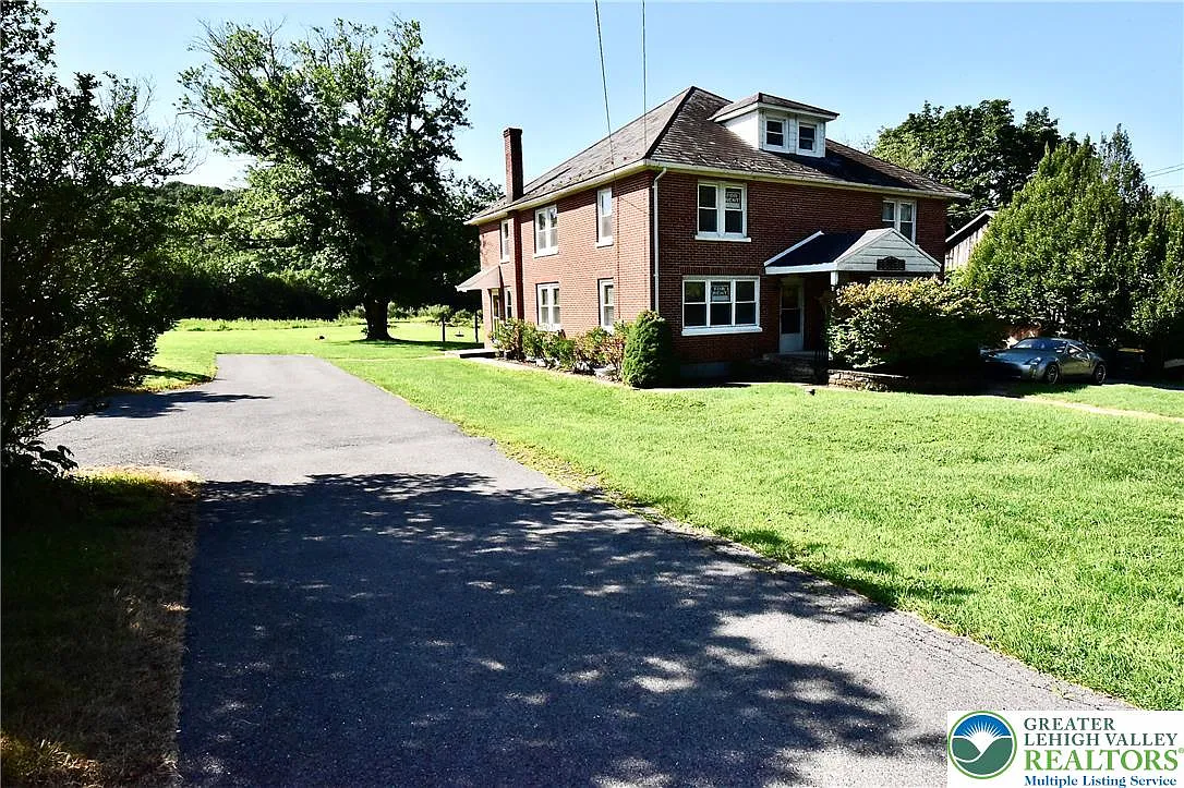 3 bed, 1.0 bath, 1600 sqft, $1,800 — Photo 4