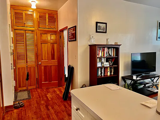 Rented by Bank Neary | media 23