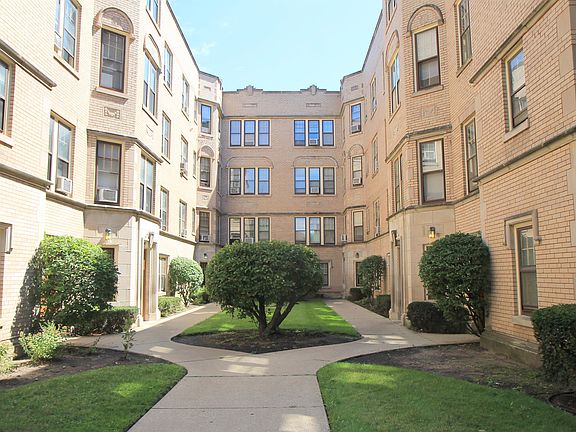 5th image of 7447 N Claremont Ave APT 1F