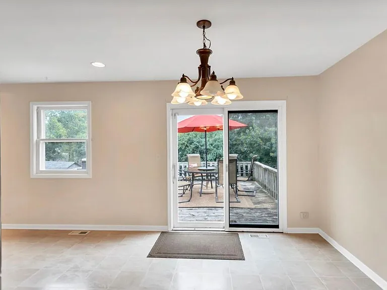 511 N Braintree Dr — Photo 7