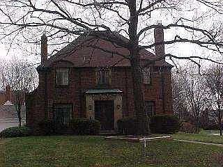 2nd image of 2302 Meadowwood Dr